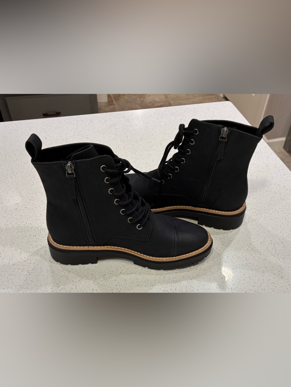 TOMS Black Combat Lug Sole Ankle Boots Lace Up Side Zip Womens Size 7 Like New - Picture 5 of 9